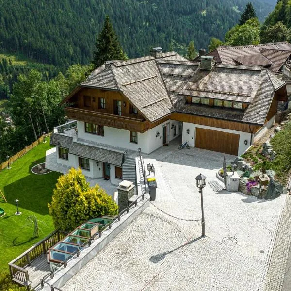 Villa Bostele with Five Bedrooms, Indoor Pool, Two Saunas & Garage, Hotel in Bad Kleinkirchheim
