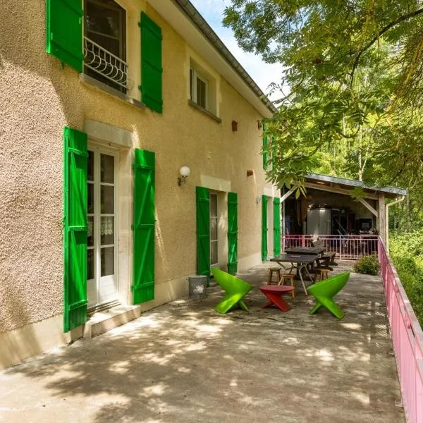 Une Poule Sur un mur, chambre d'hôte à Soulosse, hotell i Domrémy-la-Pucelle