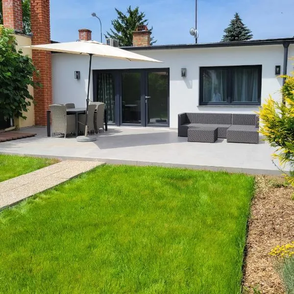 Pura Vida House – Bükfürdő, hotel v Buku