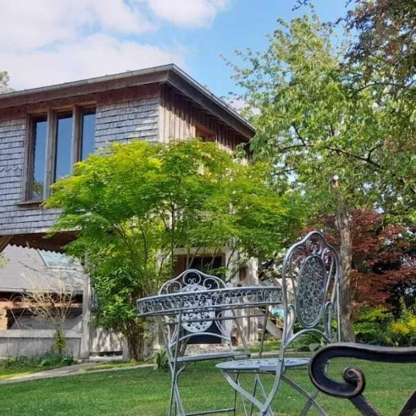 Au Refuge Des 3 Ours - Chambres d'hôtes et cabanes, hotel v destinaci Essuiles-Saint-Rimault