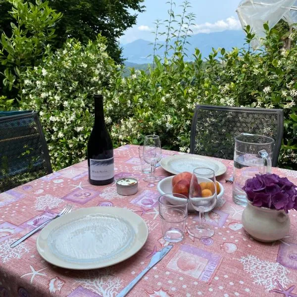 Appartamento di vacanza tra i vigneti, hotel em Monteggio