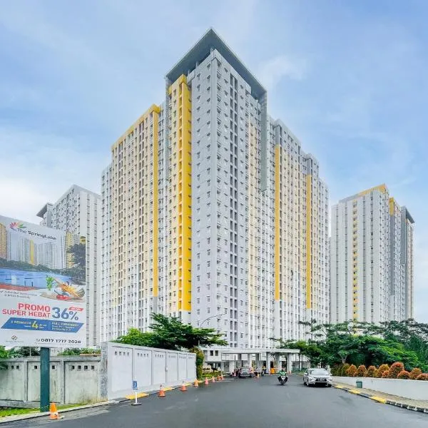 RedLiving Apartemen Springlake Summarecon - Happy Rooms with Netflix, hotel v destinaci Rawabugel