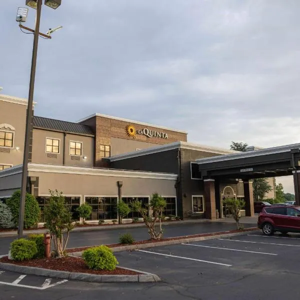 La Quinta by Wyndham Knoxville East: Wooddale şehrinde bir otel