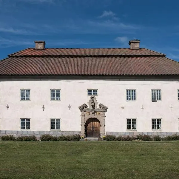 Lägenhet i slott från 1600-talet、Källbergsbackenのホテル