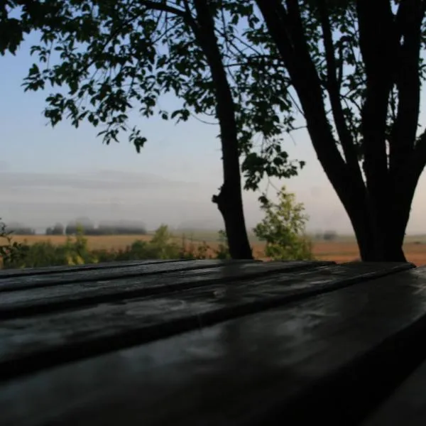 Caravan Yard, hotel di Pobuži