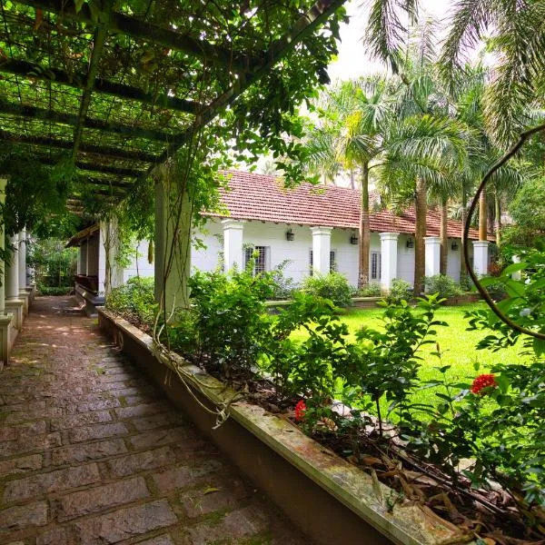 Softouch Ayurveda Village Kerala、Kizhake Chālakudiのホテル