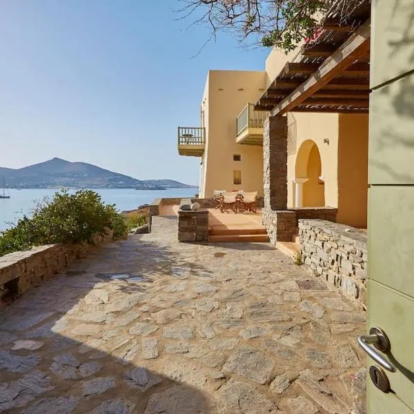 Ochre Dream, Beach front & Sunset villa Naousa, ξενοδοχείο στη Νάουσα