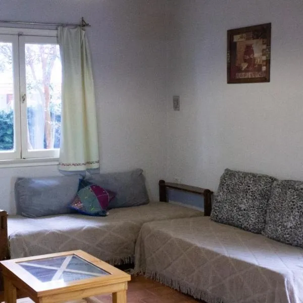 Michay, bungalow 4pax, a 50 mts del lago., hotel in San Carlos de Bariloche