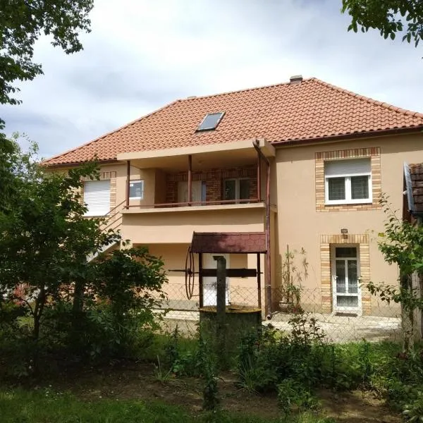 Erdei Vendégház, hotel in Csetény