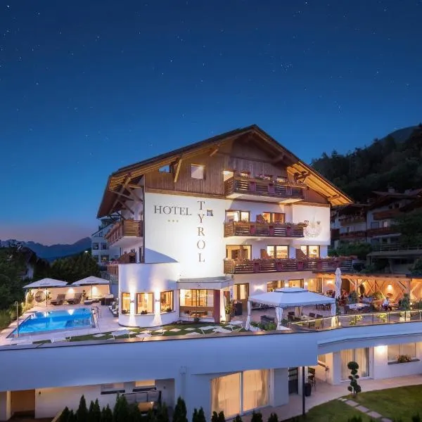 Hotel Tyrol, מלון בRosa