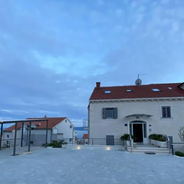 Apartments Lovely Croatia, hotel v destinaci Bol
