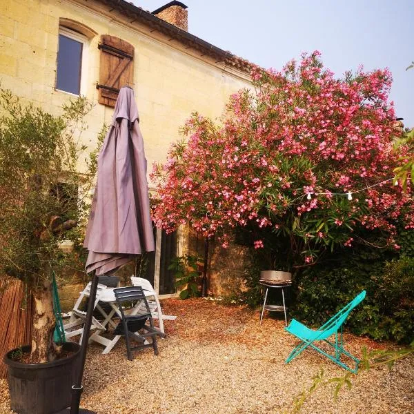 Maison de campagne proche Libourne, hotel din Saint-Denis-de-Pile