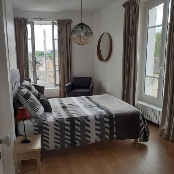 centre ville, chambre indépendante 20m2 et sa salle de bain privée – hotel w mieście Nogent-le-Rotrou