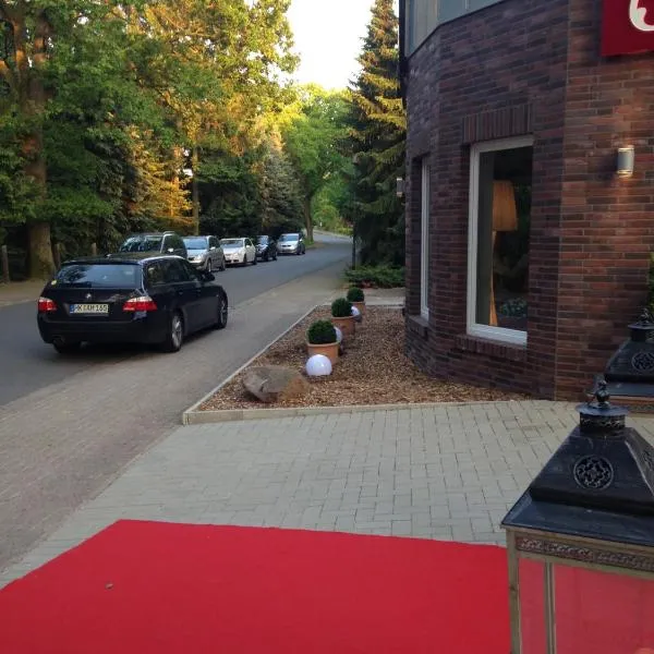 Hotel Haus Hubertus, hotel v destinaci Schneverdingen