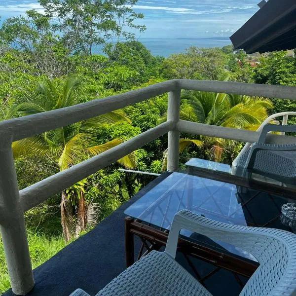 Hotel La Colina, hótel í Manuel Antonio