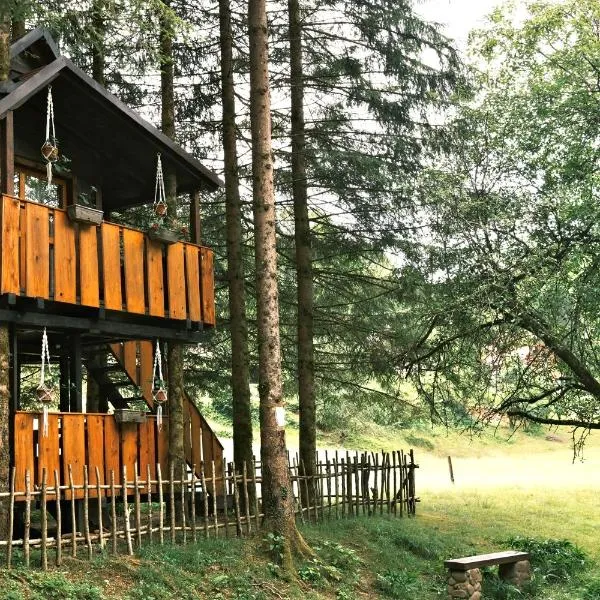 Treehouse KUPARI Nacionalni park Risnjak, hotel in Gorači