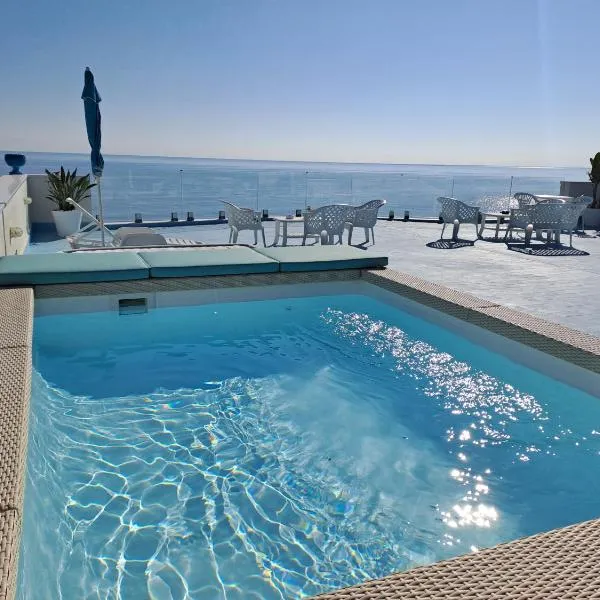 Blue Life, sea-luxury rooms, hotel Casteldacciában