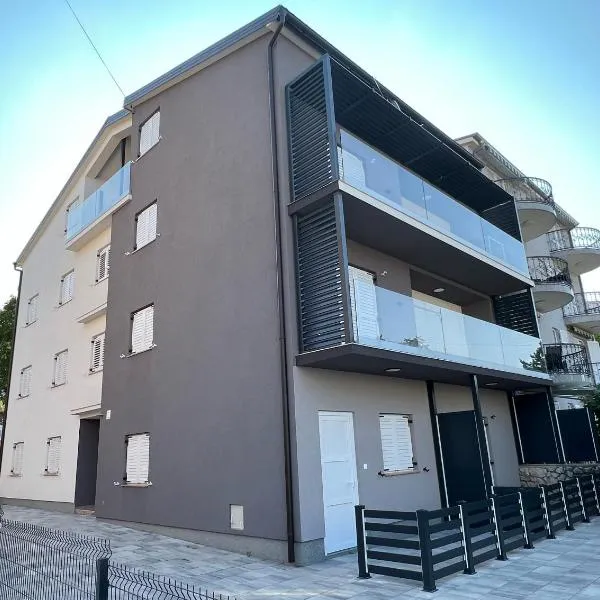 Apartmani AViS, hotel v destinaci Selce