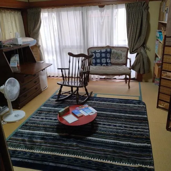 民家の一室1 Private Room in Japanese Vintage House with Tatami, Single Bed, Free Parking, Good to Travel for Tashiro Cats Island, hotel u gradu Higashimatsushima