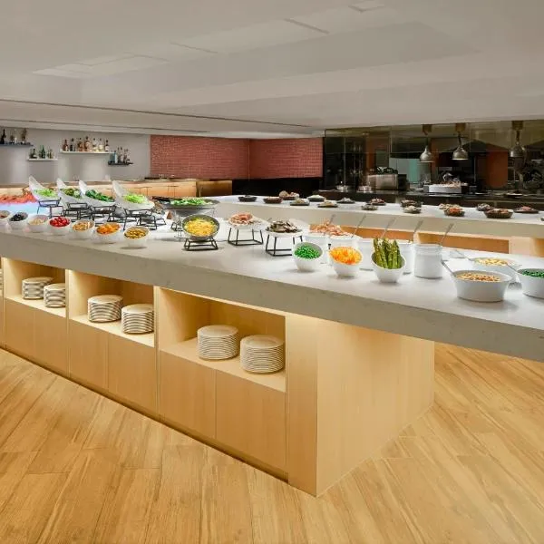 Courtyard by Marriott Hong Kong, hotel v Hong Kongu