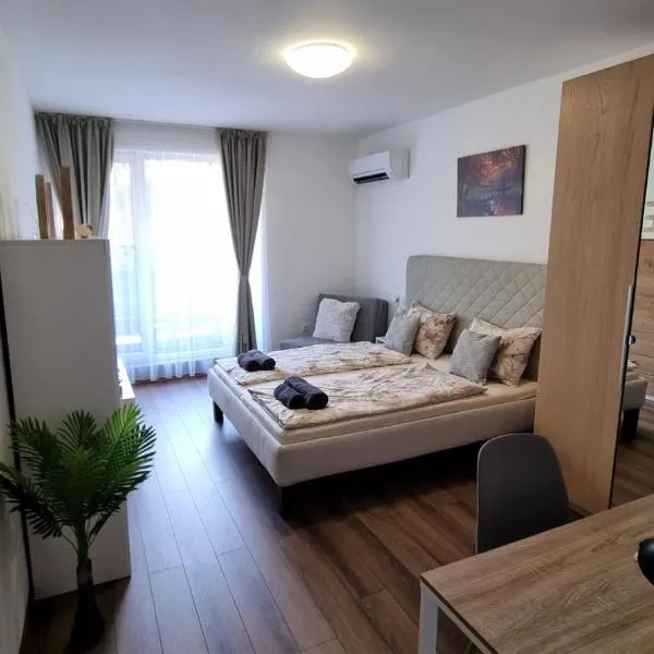 Luxury Quiet Apartment in the City Center, Hotel in Plowdiw
