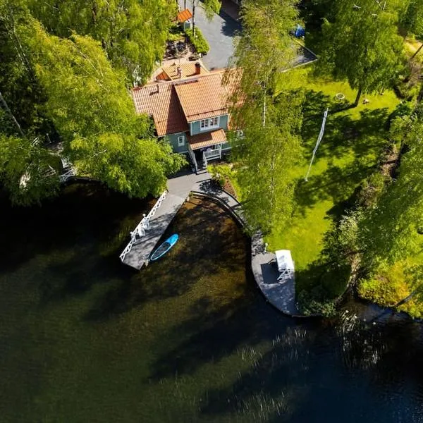 Villa Kesätie - Lakeside Paradise, hotel v destinaci Nurmijärvi