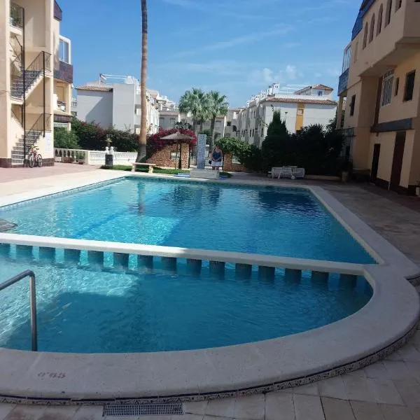 Authentic Spanish Apartment near the beach, hotel in Punta Prima