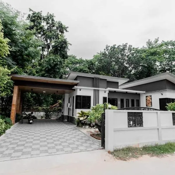 69YIng Yang House 3BR Sawankhalok, hotel v destinaci Sawankhalok