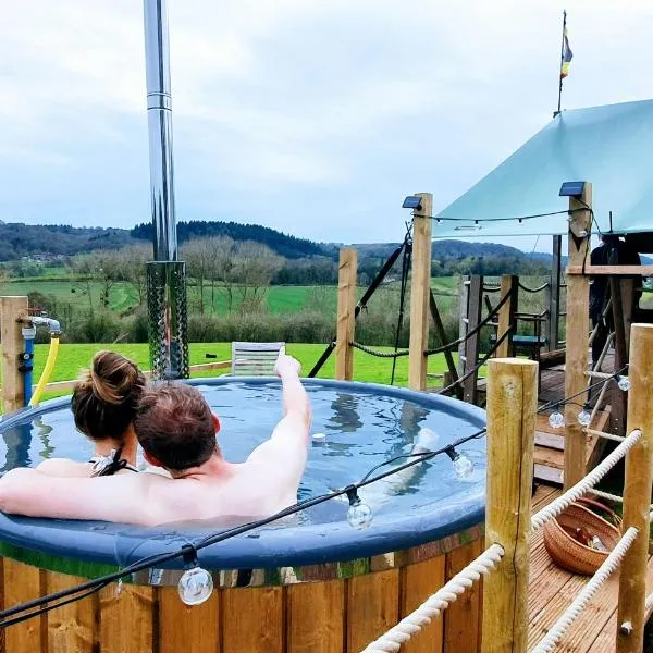 Hakuna Matata Safari Lodge - Sublime, off-grid digital detox with hot tub, hotel v destinaci Shelsley Walsh