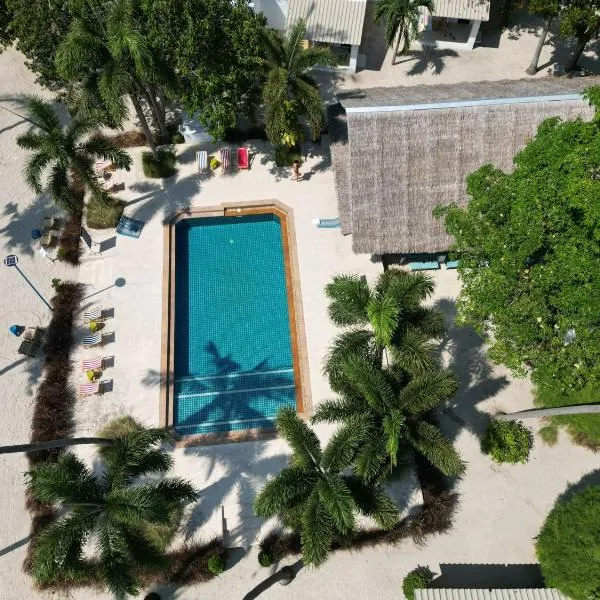 Lime N Soda Beachfront Resort, hotel in Thong Sala
