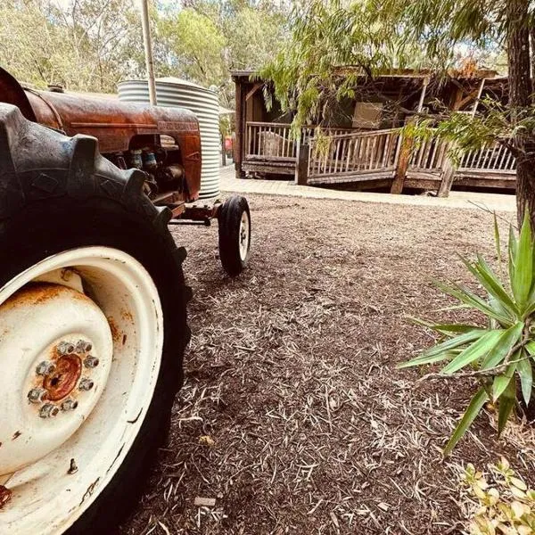 The Hide, Bouvard, hotell i Dawesville