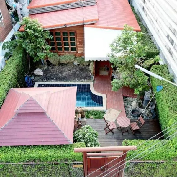 Aran Cottage Ngamwongwan The Pool Villa in japanese Garden, hotel sa Nonthaburi