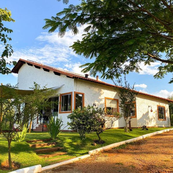 Casa em ponto turístico de Carrancas, com PISCINA, VISTA de Cinema, 3 Suítes, cozinha EQUIPADA, NATUREZA exuberante, acesso à represa - Foto 3