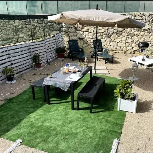 Casa Osiride con giardino privato e barbecue: Nulvi'de bir otel
