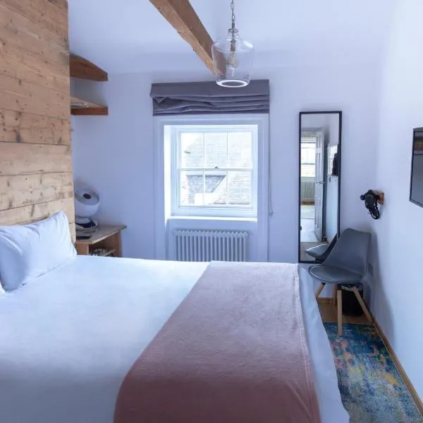 Viesnīca Apartment 5 at Number 8: 1 bedroom, sofa bed in lounge, kitchenette & walk-in shower pilsētā Kent