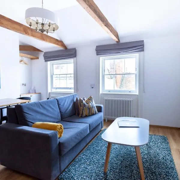 Apartment 6 at Number 8: City centre, 1 bedroom, sofa bed in lounge, hotelli kohteessa Kent