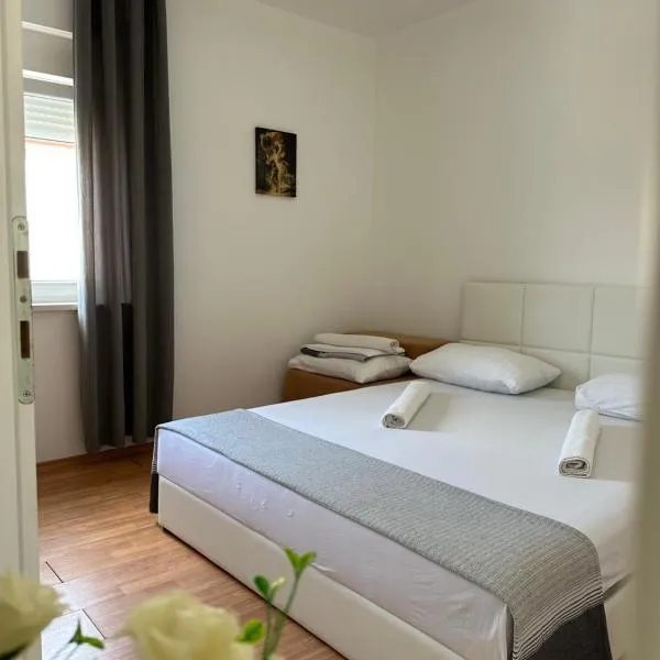 Apartmani Aron, hotelli kohteessa Pago