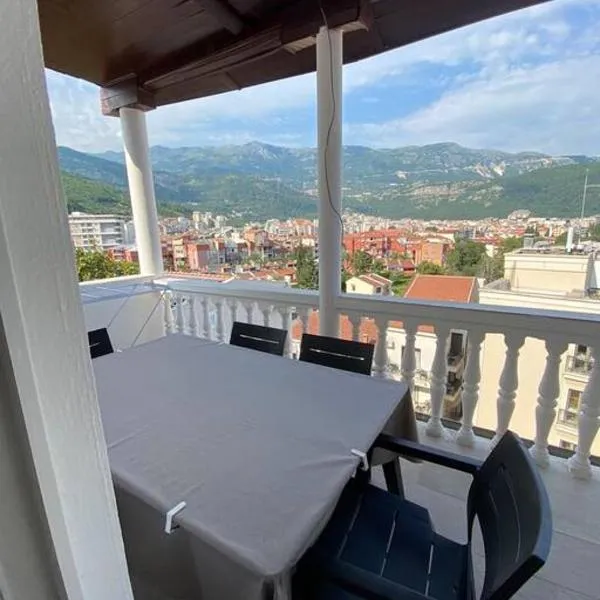 Studio apartment in the city center, Budva, hotel en Komoševina