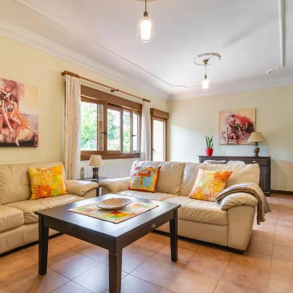 Apartamentos privados con jardín y barbacoa compartida en Laredo, hotel v destinaci Laredo