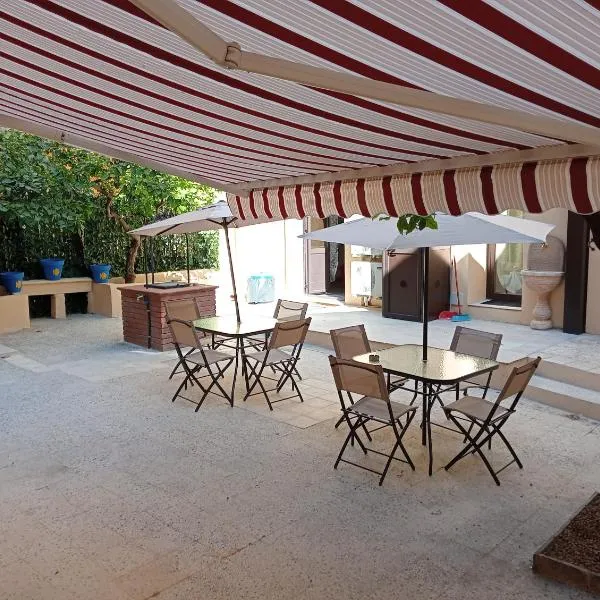 Santiago Rooms, hotel v destinaci Caltagirone