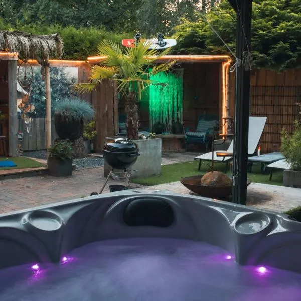 Drents Genieten - Ericaheide met privé sauna en jacuzzi, hotell i Erm