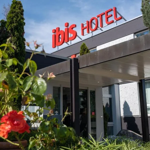 ibis 3 Lacs Neuchâtel, hotel in Enges