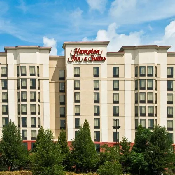 Hampton Inn & Suites-Atlanta Airport North-I-85, хотел в College Park