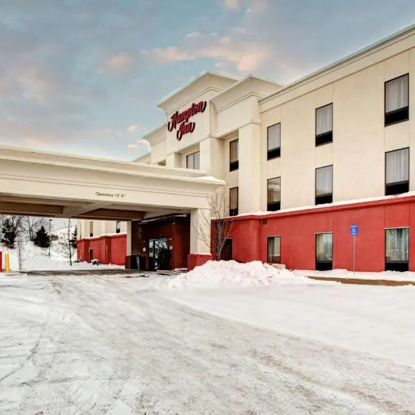 Hampton Inn Coldwater、フリーモントのホテル