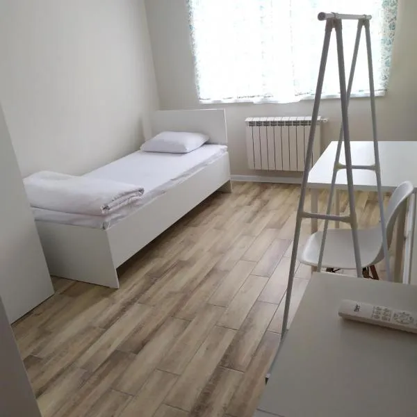 Leo, hotel in Atyrau