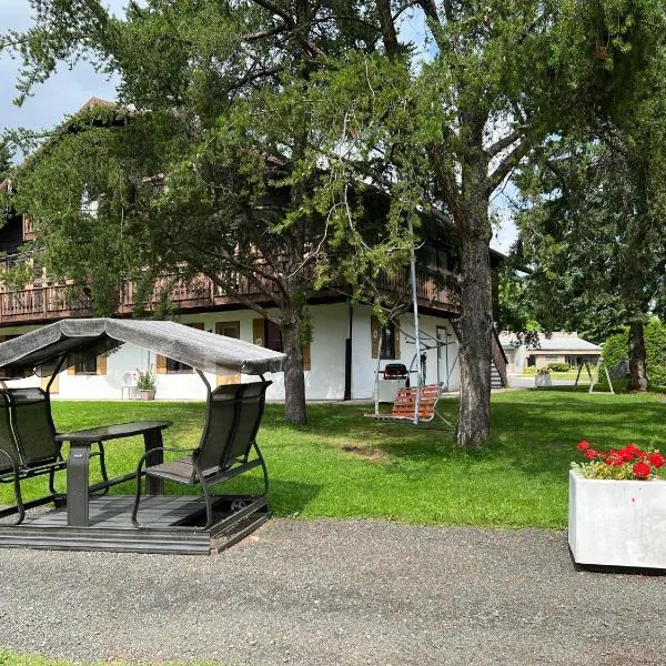 Chalets Montmorency Mont-Sainte-Anne, hotel in Saint-Férréol-les-Neiges