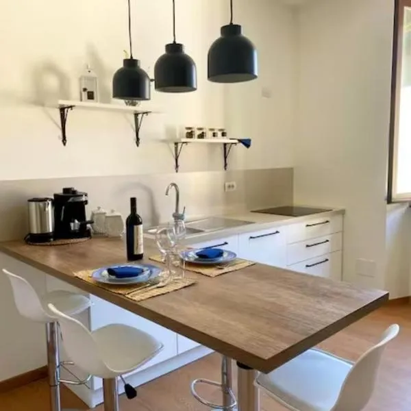 Casa Margherita, nuovo appartamento in centro, hotel v destinaci Menaggio