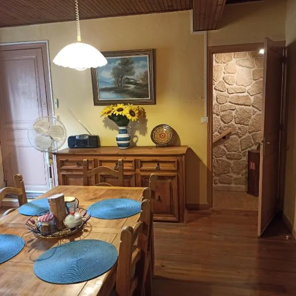 Maison familiale centenaire de vigneron, hotel in Montescot