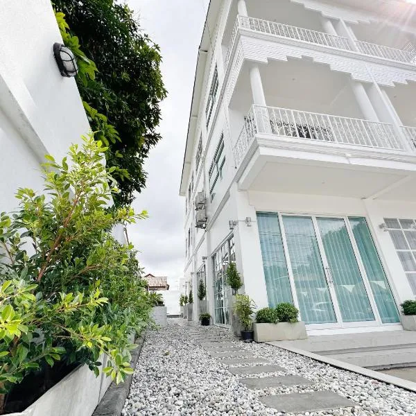 The White House Rachamankha เดอะ ไวท์เฮ้าส์ ราชมรรคา, Hotel in Chiang Mai