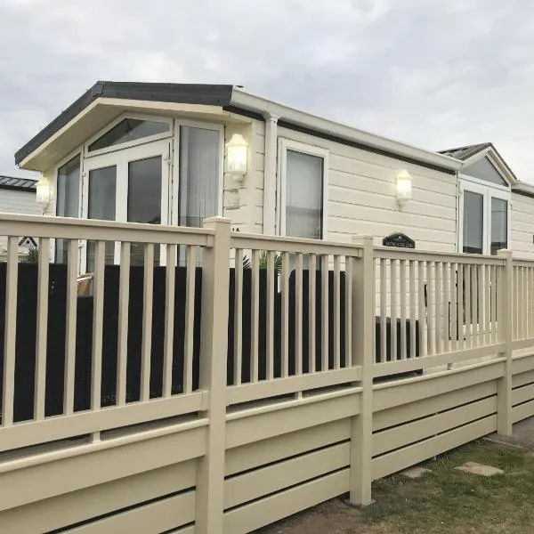 Hot Tub Accommodation North Wales Caravan、リルのホテル